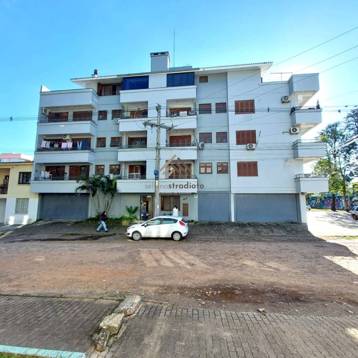 Apartamento à venda, no Ed. Residencial Tanisa II em Santa Maria, Camobi, com 2 quartos, 71,55m²