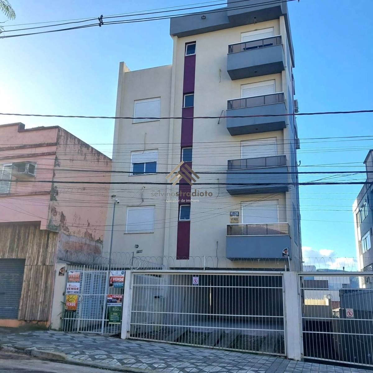 Apartamento à venda, no Ed. Divano em Santa Maria, Centro, com 1 quarto, 42,67m²