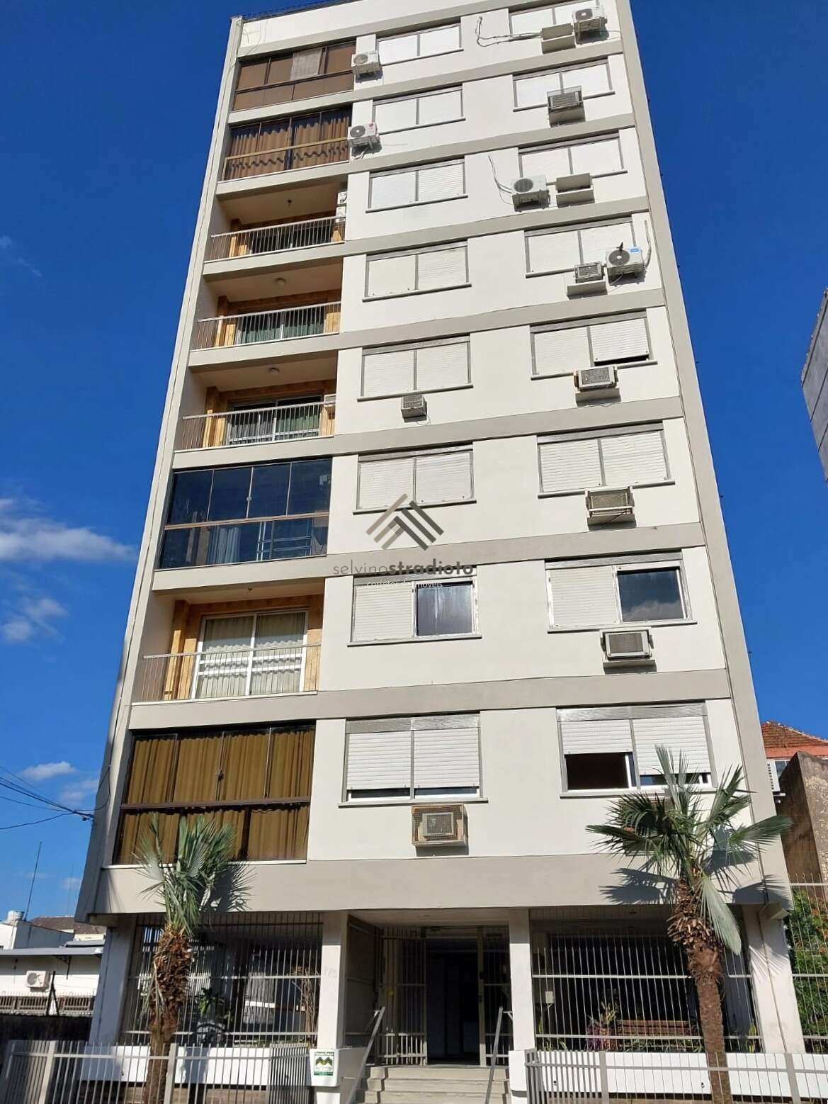 Apartamento à venda, no Ed. José Dangui Pacheco em Santa Maria, Centro, com 3 quartos, 123,92m²