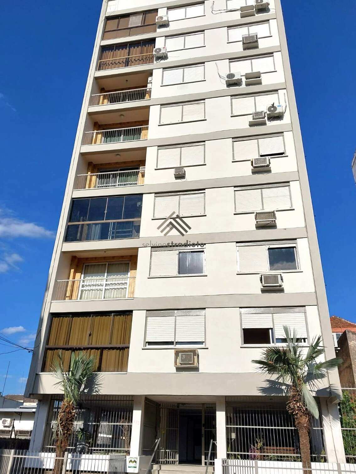 Apartamento à venda, no Ed. José Dangui Pacheco em Santa Maria, Centro, com 3 quartos, 123,92m²