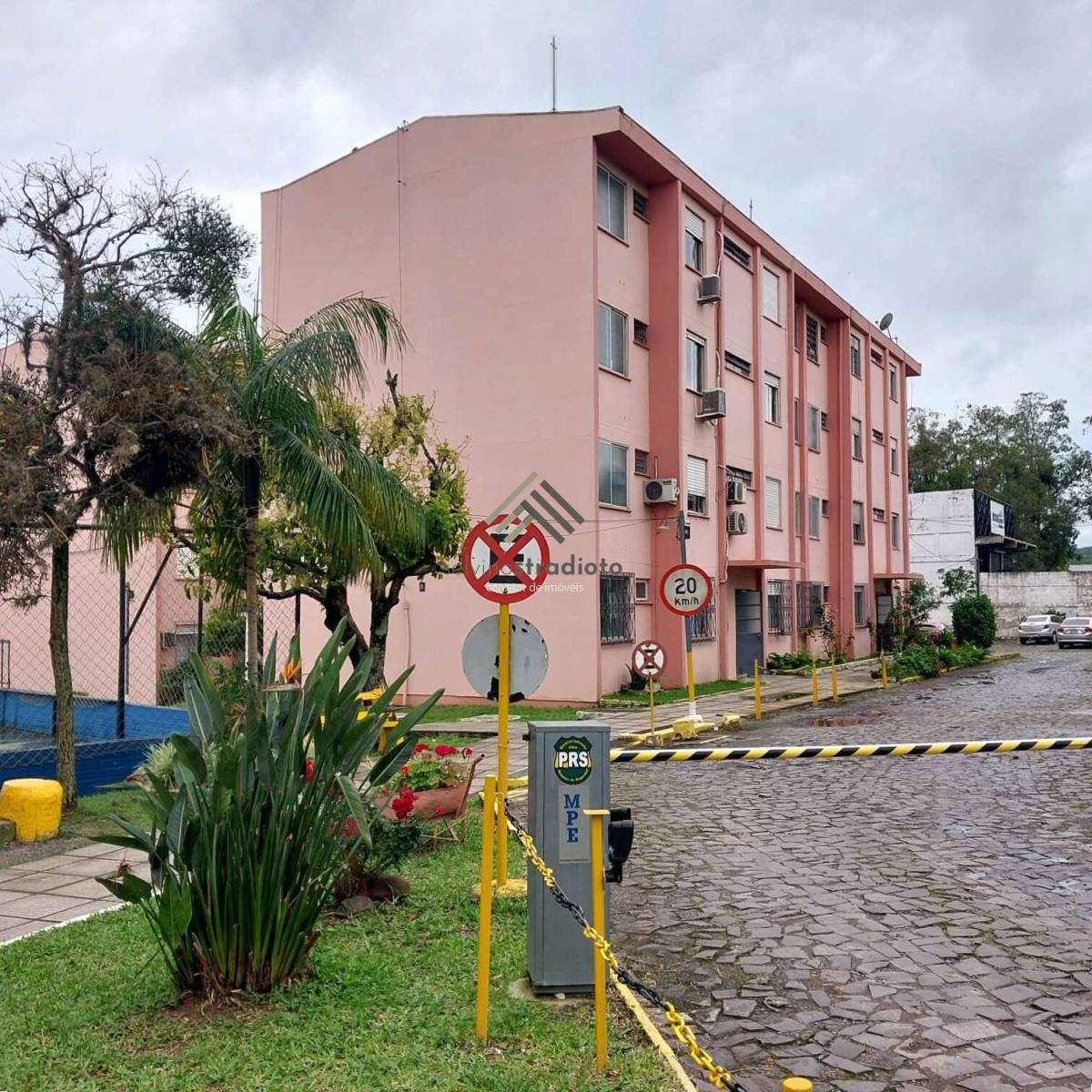 Apartamento à venda, no Conjunto Residencial Duque de Caxias em Santa Maria, Nossa Senhora Medianeira, com 2 quartos, 47,86m²