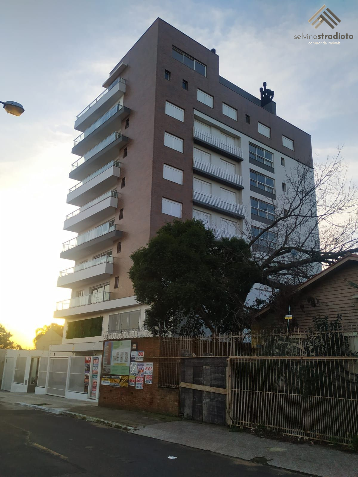 Cobertura com três quartos para venda em Santa Maria RS.